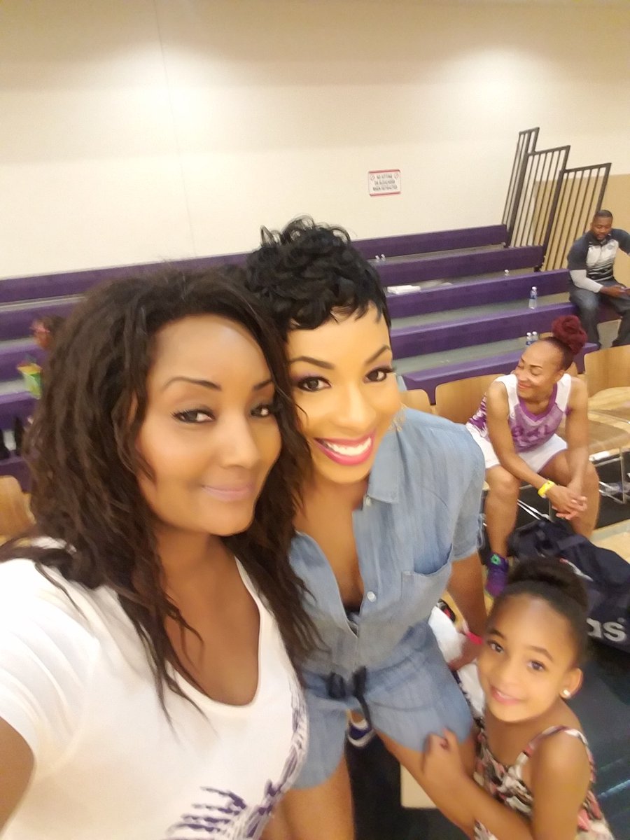 Sytonnia's tweet photo. Deb wasn't happy about the Purple Team's secret weapon lol #BallingForLupus #WeTV #VH1 #growinguphiphopatl #lhhatl #Bravo #Neffe #DJFadelf https://t.co/4UOZvN7pG5