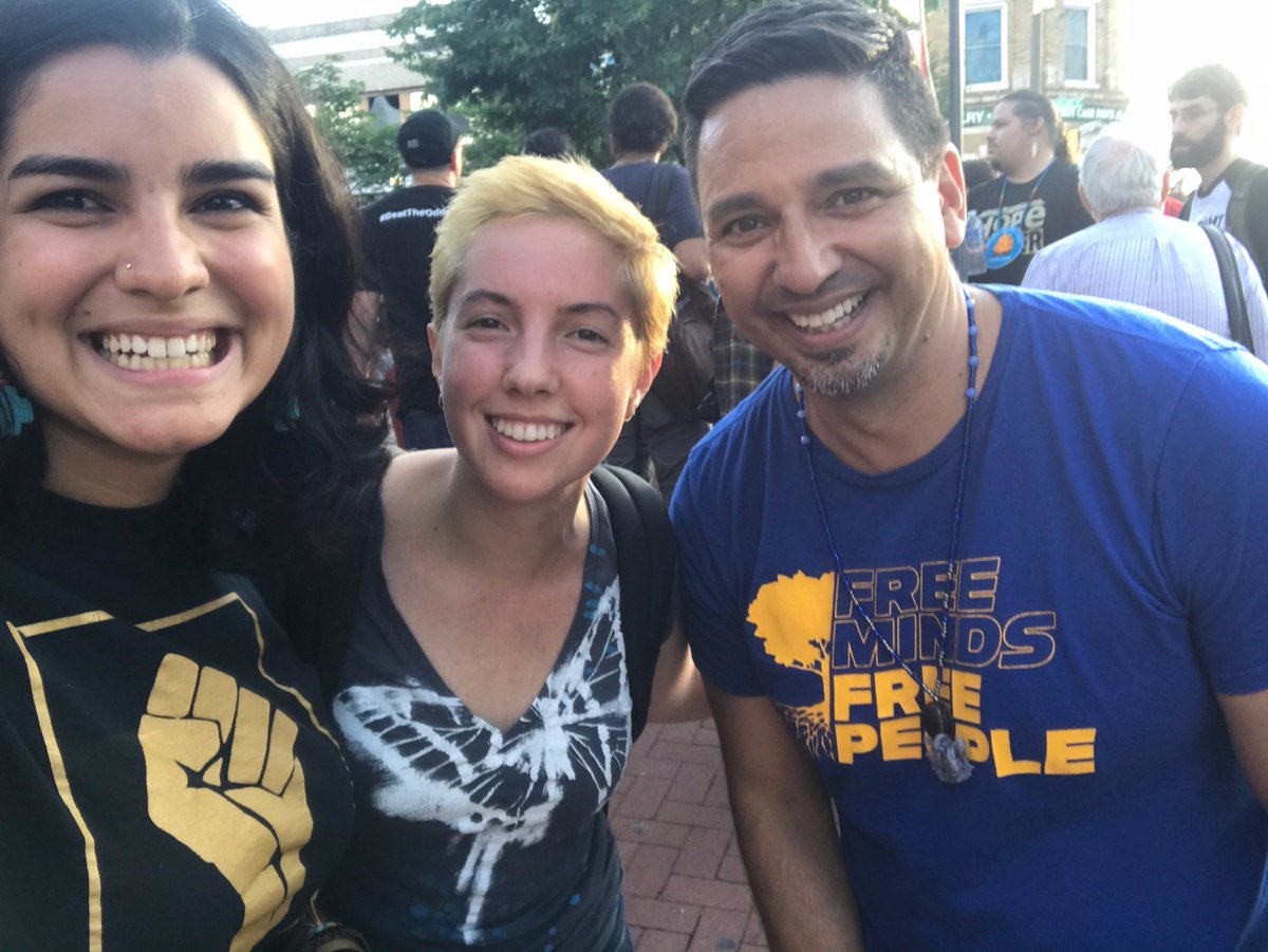 ic_hepe's tweet photo. My social justice hero, @CurtisAcostaLLP at #freemindsfreepeople2017 #preciousknowledge #ImmigrantsMakeAmericaGreat #NoJusticeNoPeace https://t.co/No3jWItcxD