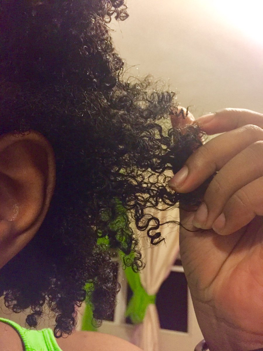 MuvaDarkSkin's tweet photo. Hey beauties I've been curious about what my curl pattern is. Could y'all help? I was thinking it's probably 4a 4b🤷🏾‍♀️

@MuvaDarkSkin https://t.co/LMKCA6KmDu