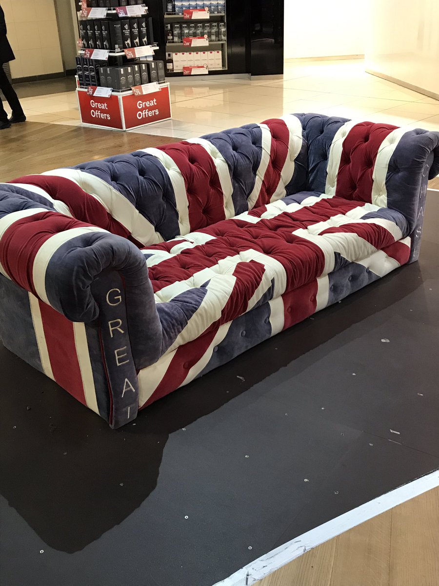 abigailmoon's tweet photo. New furnishings for TLH? #waitingonflight https://t.co/8T8YkORhsD