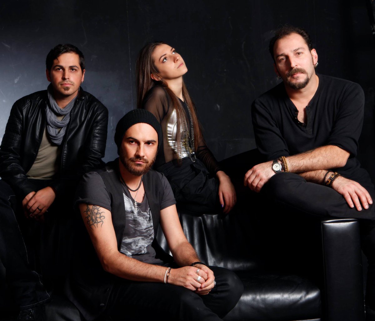 TheJadeVine's tweet photo. "And then they were four ...!" #jadevine #rock #artist #music #photography https://t.co/ugG8YqgU9O