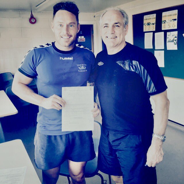 DannyCarrots's tweet photo. After tough negotiations (no more fivers!!) and a good start to pre season!...officially signed up to @usportsmouthfc for the year! #fossil https://t.co/K0J3PA4OYC
