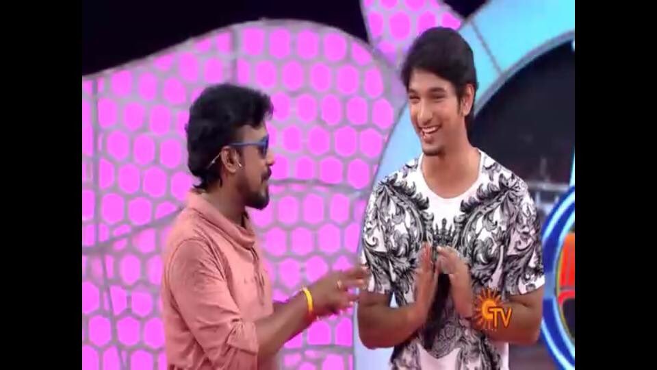 Gautham_OfflFC's tweet photo. Watching @SunTV
#Sunday_spl
@Dir_kannanR @vinothdaskood https://t.co/EXTbVUf2UL