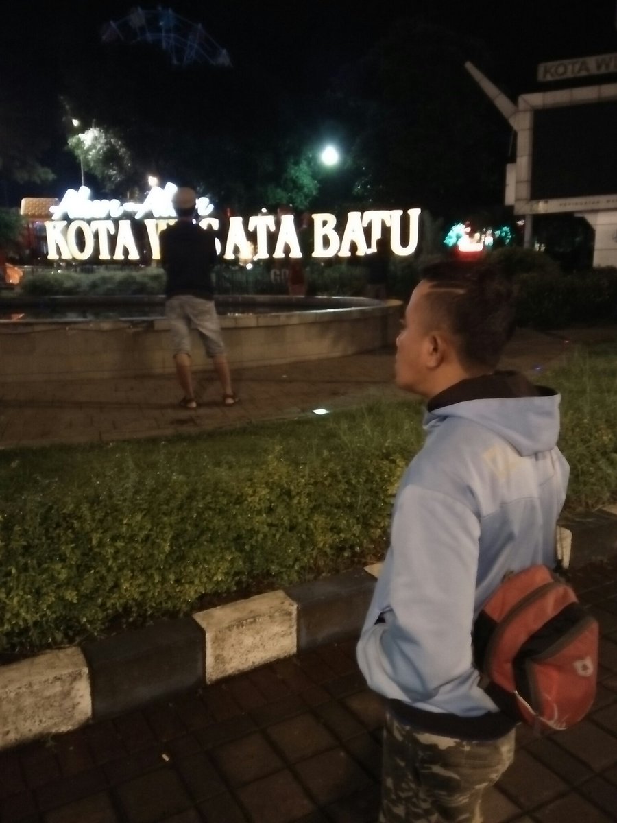 ARIEFRAMADHANY's tweet photo. @mahasiswamlg Ini alun alun kota batu https://t.co/tG2aTDdAUg