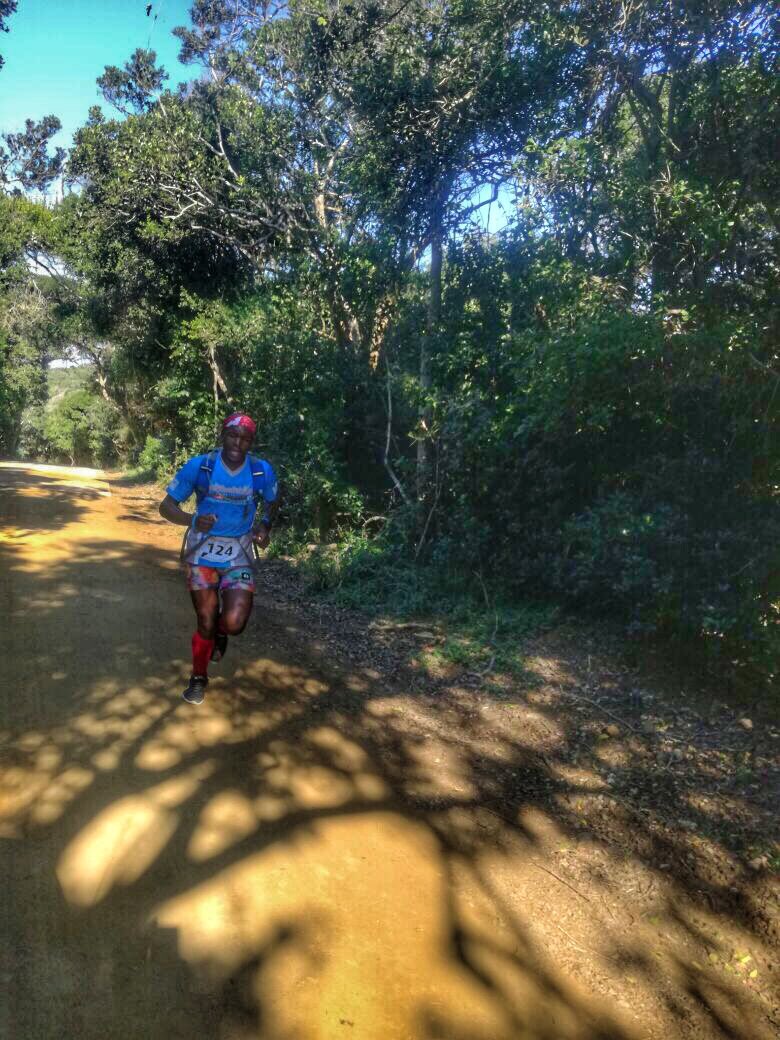 #iSimangalisoTRAIL Update: Mdu Zondi leads at Misson rocks, with Philani Mthethwa, Carla van Huyssteen &amp; Tarquin Meszaros minutes behind.