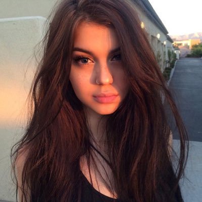 Hey, its me Alexis. Alexis Baker. The little sister of Hannah's that everone seemed to have forgotten. 
[Ships W/Justin Foley or chem]
17 RT