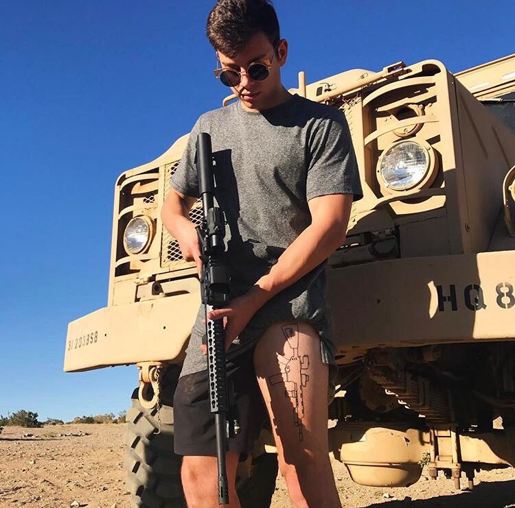 I'm Anthony. Team 10 rp. Single, need friends like this and i'll dm you #openrp