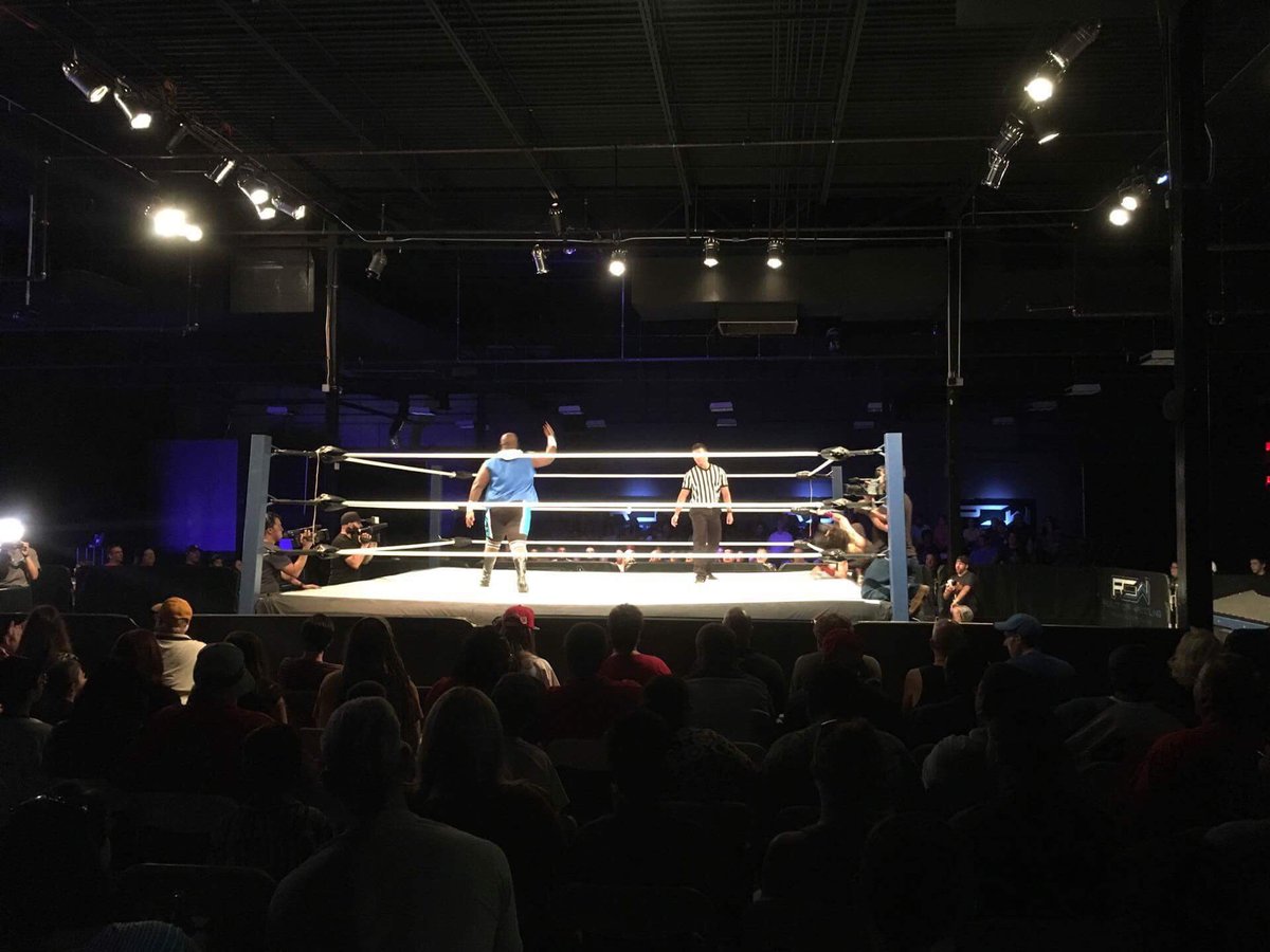TheOfficialROW's tweet photo. Sold out event tonight from @worldgymarena! Thanks to all our fans 🔥 Brand new episode coming up at 12am on the @CW39Houston 🙌🏼 https://t.co/sVhgNPxxku