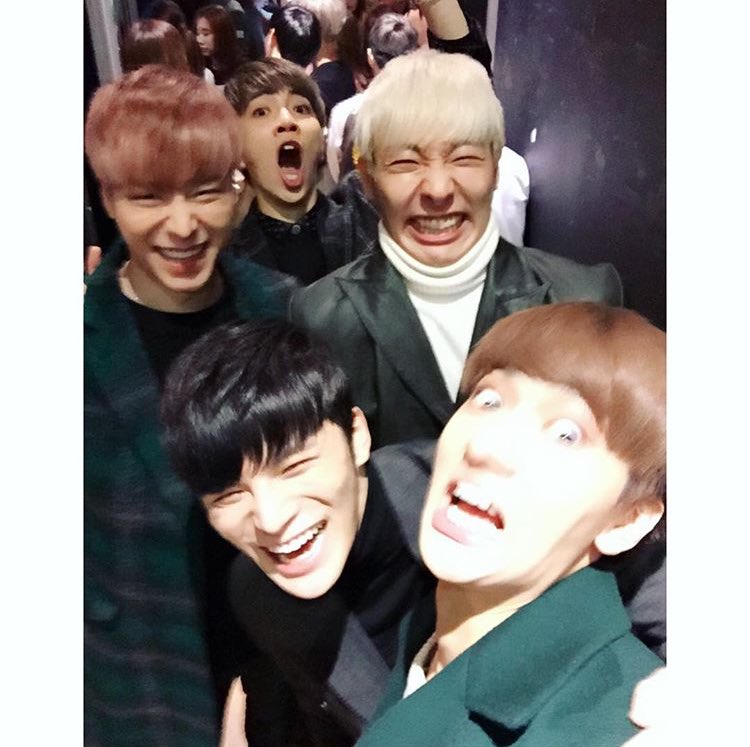 5_Herose_5's tweet photo. #3yearswiththeLegend #AlwayswiththeLegend #Legend5 Happy 3rd anniversary, we are so proud of you talented boys. We will always support you😊❤ https://t.co/rxslOR63tl