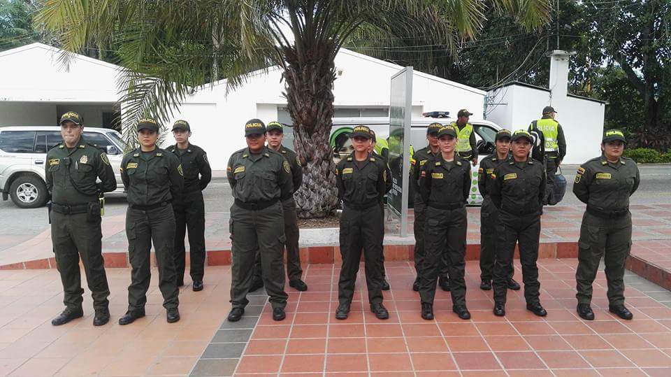SebastianAbel19's tweet photo. Escuadra @YimmiTovar @djlopez0210 @PoliciaNeiva 👮😊 https://t.co/4ZydtcXP3f