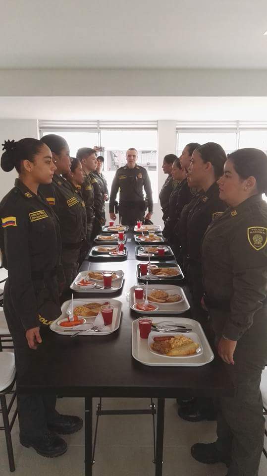 SebastianAbel19's tweet photo. Oración antes del desayuno @YimmiTovar @djlopez0210 @PoliciaColombia ✌ https://t.co/Rj3DUxYht0