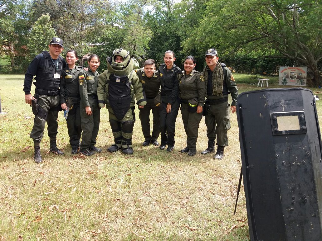 SebastianAbel19's tweet photo. Antiexplosivos @YimmiTovar @djlopez0210 @PoliciaColombia @PoliciaNeiva 👮✌ https://t.co/wrKocFK1Sz