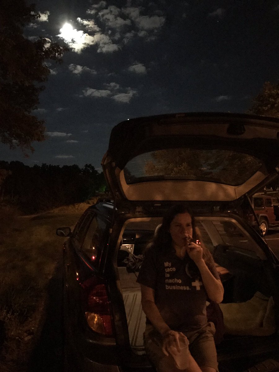 delchris3's tweet photo. @jimmybuffett- enjoying Margaritaville Havana Daydreamin cigars, full moon's eve - psyched 2CU @ Wrigley Sat! https://t.co/u8QtOKZuGY