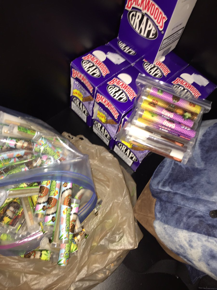 kidgrabba47's tweet photo. I AINT FAMOUS BUT I LIVE LIKE I AM π€€πππ©ππππππ #foreigngang #grapwoods #grapebackwoods #backwoods #barewoods https://t.co/iTOX6TiHyH