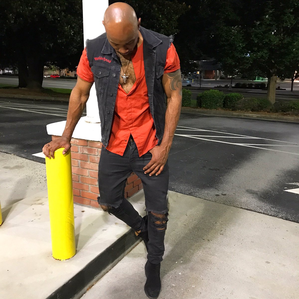 sudekaya7's tweet photo. Bald zaddy 👅 https://t.co/OOeEI3z9d1