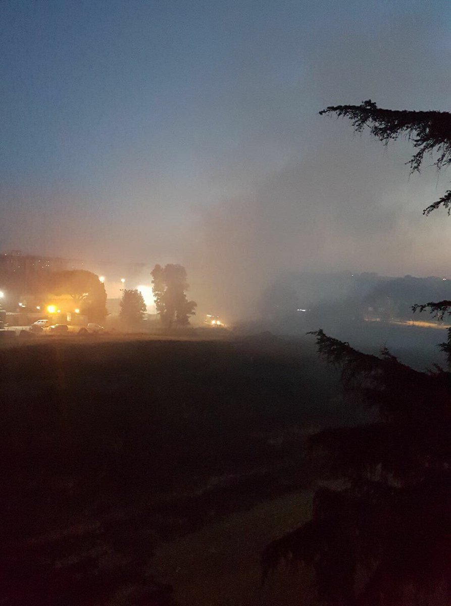 dpullia's tweet photo. @virginiaraggi fate qualcosa da ieri che sta bruciando l'aria è irrespirabile anche quest mattina https://t.co/GdjS4nsksc