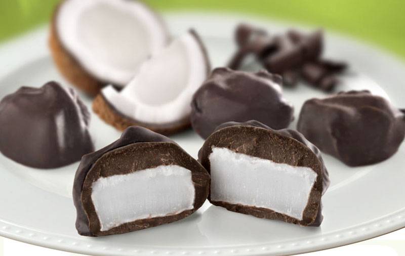 MikeWepplo's tweet photo. Choconut - the world's two best foods transmogrified #calvinandhobbs #mikewepplo #dreammaker #food #photography #chocolate #coconut https://t.co/TzxIC1NXPp
