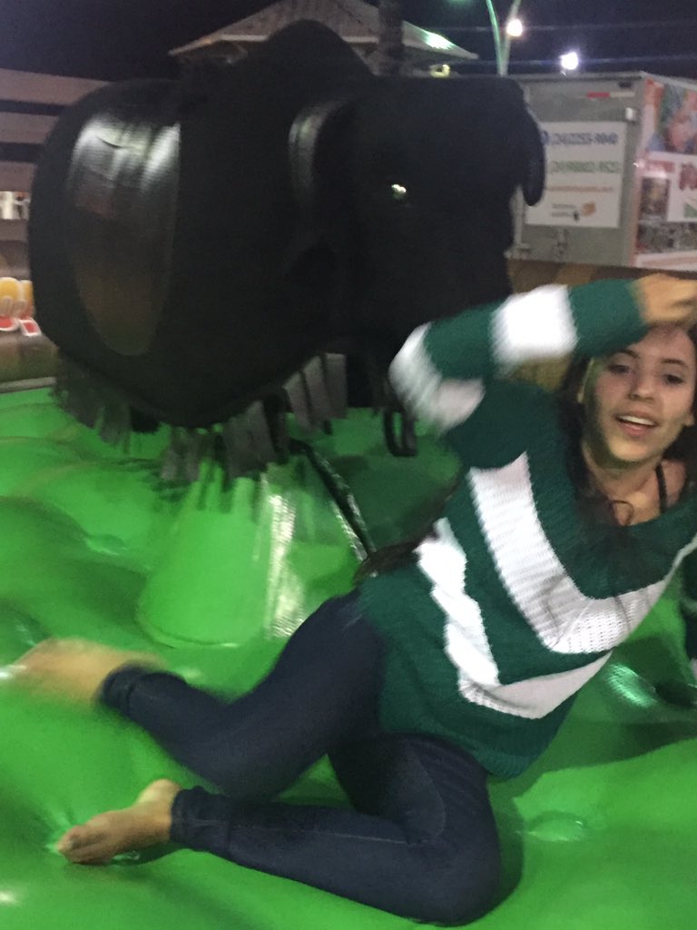 _biiamarques's tweet photo. Faltam 6 dias.  #Isa15🎉 https://t.co/mTGte0UXoa
