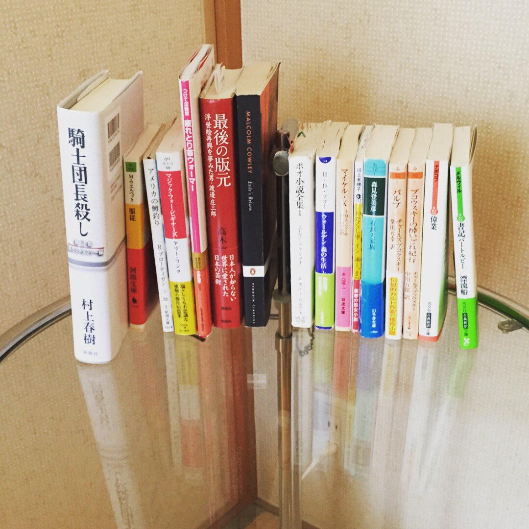 travelingfuture's tweet photo. #つんどく
#bedsidebook

ベッドサイドテーブルの
つんどく。 https://t.co/tvuHwtFBUI