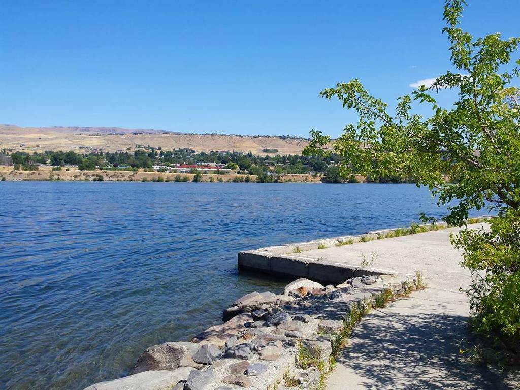 WenatcheeLoop's tweet photo. The #ColumbiaRiver at #WallaWallaPointPark in #Wenatchee. #AppleCapitalLoopTrail #looptrail #urbantrail #walking https://t.co/mqPhgW8wdA https://t.co/reVsjVlmps