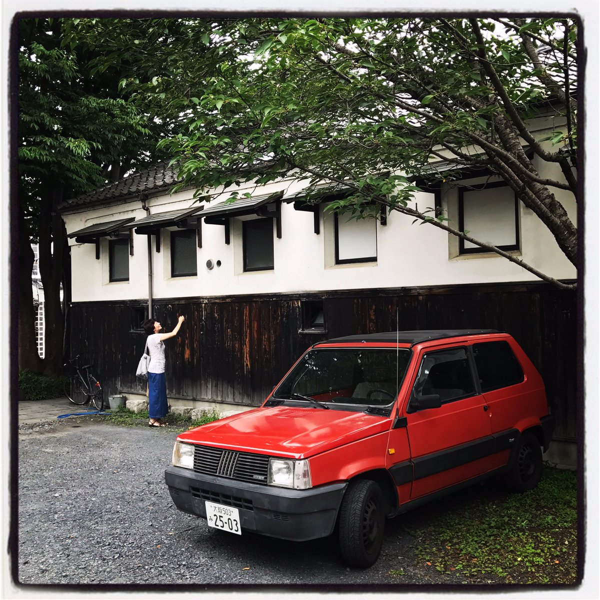 yuki_clx's tweet photo. 蔵とパンダ。酒游館に到着、僕のパンダじゃないけれど^_^ #フィアットパンダ #fiat #fiatpanda #酒游館 #pandaclassic https://t.co/ptgjEqo7tQ