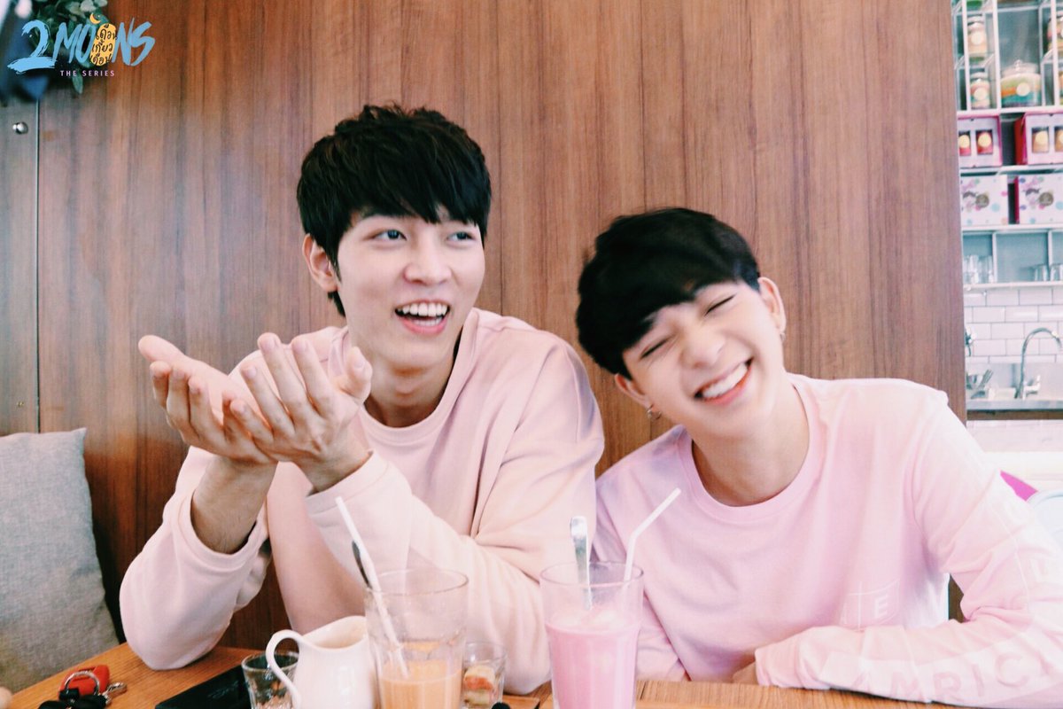 motive_village's tweet photo. แหมะๆ #ก็อตบาส มา Live แค่ช.ม เดียว ทำมาเป็นขึ้นเทรน เดี๋ยวครั้งหน้าจัดให้หนักเลยดิมั้ยห๊ะ!! นี่ขึ้นนะเนี่ย ฟินขึ้นตาเนี่ย #2Moonstheseries https://t.co/VNLO19P4oY
