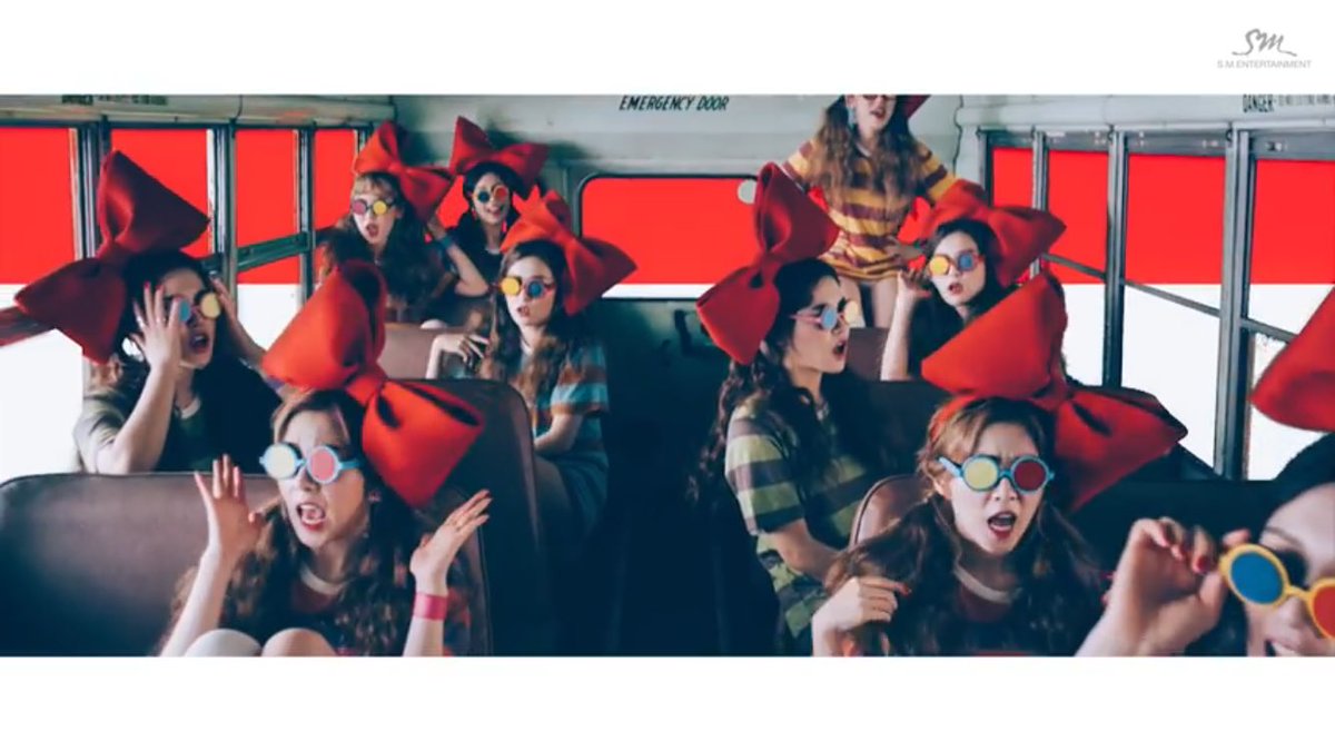 beyourxwdy's tweet photo. คอนเซปถาวรของเรดเวลเวทคือ คอนเซปแยกร่างค่ะ มาทุกอัลบั้มจริงๆ #RedFlavor https://t.co/mhdBl9mJdp