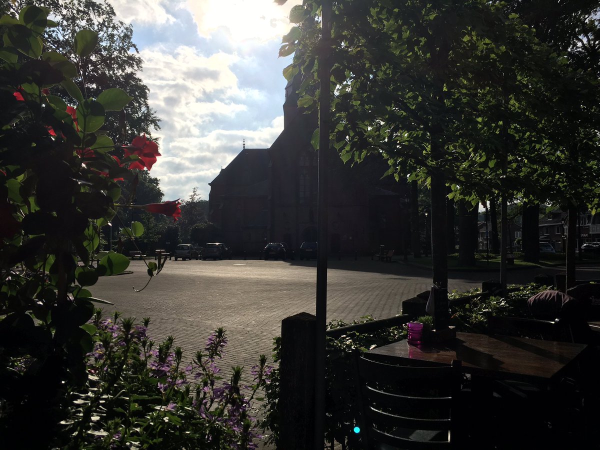 Wij zijn weer klaar voor een heerlijke dag! #terras #gezelligheid #lekkeretenendrinken #plukdedag
