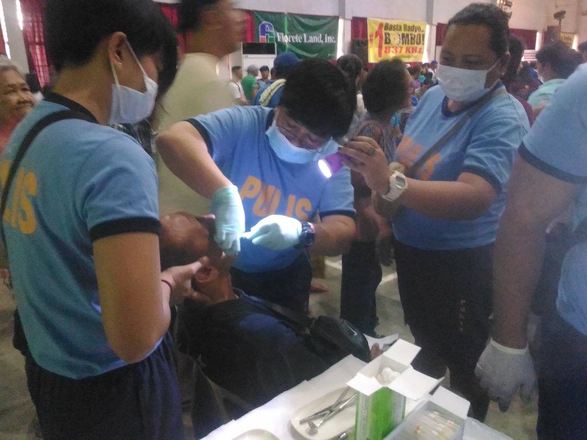 rhspro6's tweet photo. @HSPnp @pnp_region6 RHS6 Dental team led by PCI DEFANTE during dental mission at UP Visayas hosted by bombo radyo ilo2 "bombo medico". Jul9 https://t.co/Fid7aYXsEa
