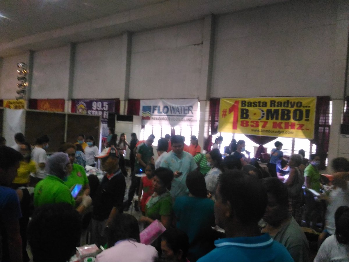 rhspro6's tweet photo. @HSPnp @pnp_region6 RHS6 Dental team led by PCI DEFANTE during dental mission at UP Visayas hosted by bombo radyo ilo2 "bombo medico". Jul9 https://t.co/Fid7aYXsEa