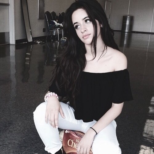 sleepjngpng's tweet photo. riley saint shea —
the calmest clumsiest fucked up lovebug you'll ever meet. #OpenRp rt for a dm i guess 🤷🏻‍♀️ https://t.co/JDI0d2iMIK