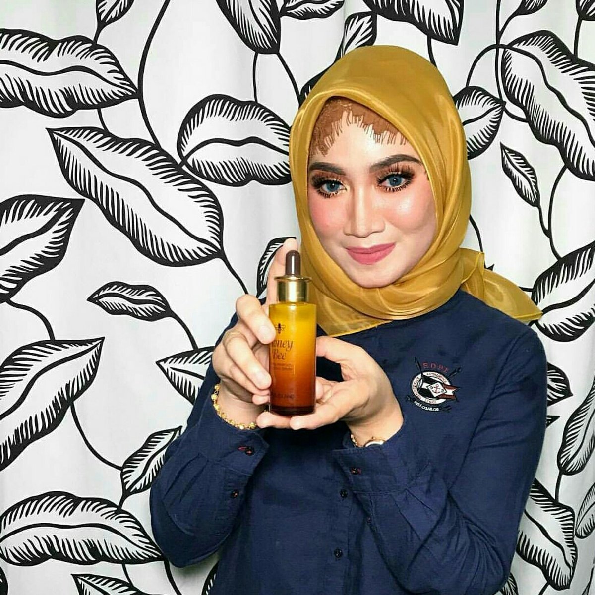 InaFazlina8's tweet photo. HONEY BEE ROYAL PROPOLIS SERUM
RM99
WHATSAPP +60135182301
#honeybeevenom #honeybeevenomserum #honeybeevenomoriginal https://t.co/XmO8hYJuCX