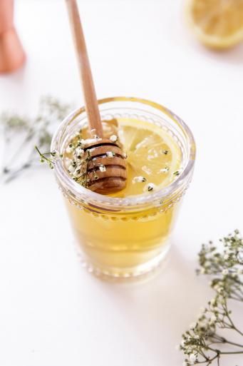 The Spring Buzz {aka chamomile, elderflower, honey &amp; whiskey cocktail}  buff.ly/2tuTRlu by <a href="/bromabakery/">Sarah Fennel</a>