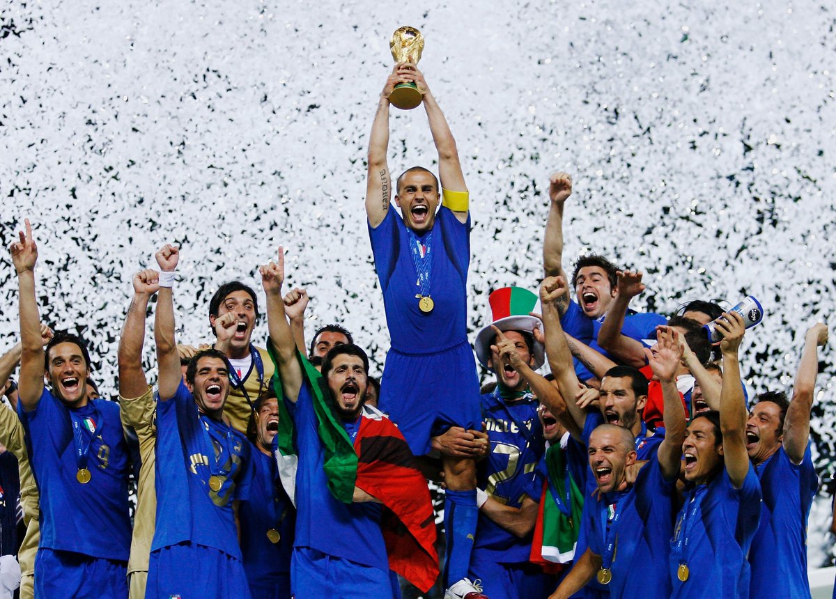Azzurri's tweet photo. 11 anni fa a #Berlino l'#ITALIA 🇮🇹 vinceva la sua quarta #CoppaDelMondo! 🏅
💙💙💙💙
#Azzurri #Nazionale #VivoAzzurro https://t.co/dxSLRJRKpI