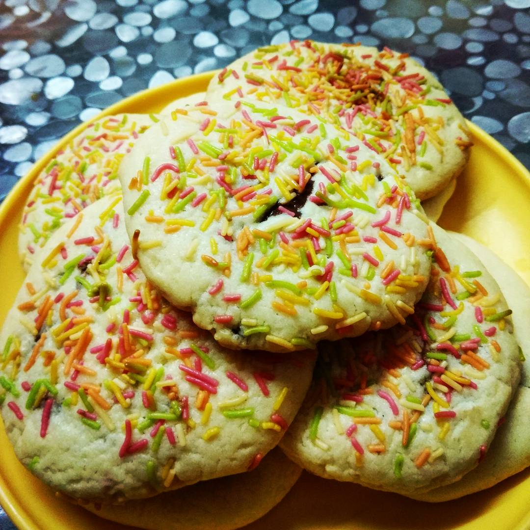 _samiiksha_'s tweet photo. My latest #CookieExperiment.. LA - LA Land Cookies with lots of NutelLA, VanilLA and LAove! 😅😊😊
#WeekendIndulgence #BakingFun #DessertLove https://t.co/BtCHxNjElc