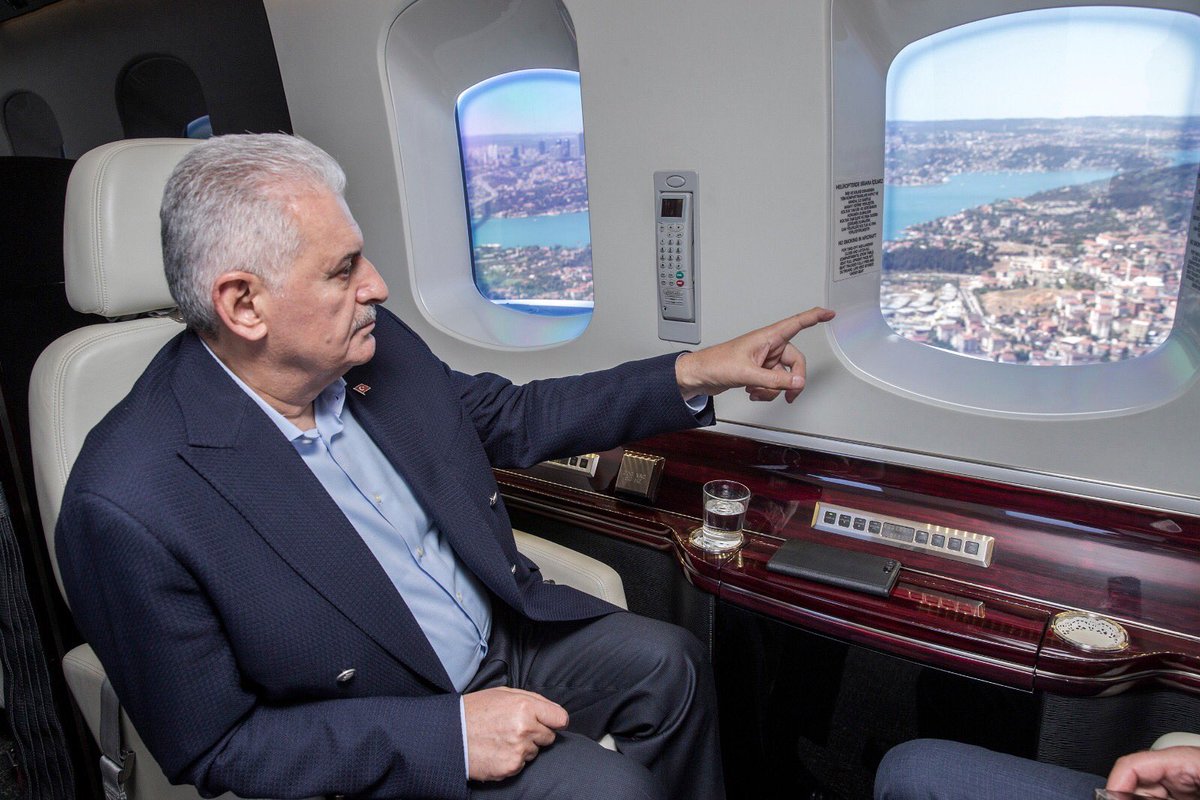 BY's tweet photo. Başbakan Yıldırım, yapımı devam eden 3. Havalimanı, 15 Temmuz Şehitler Anıtı ve Çamlıca Camisi çalışmalarını helikopterle inceledi. https://t.co/hdLSiqZhAC