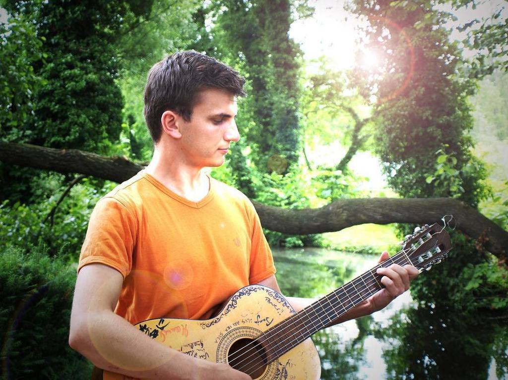 RonaldKah's tweet photo. Allen einen schönen Start in den Sonntag ☀️#sonntag #musiker #gitarrist #musicismylife #ronaldkah #gitarren #potsd… https://t.co/2wJFsL8KP5 https://t.co/qbAcx232nA