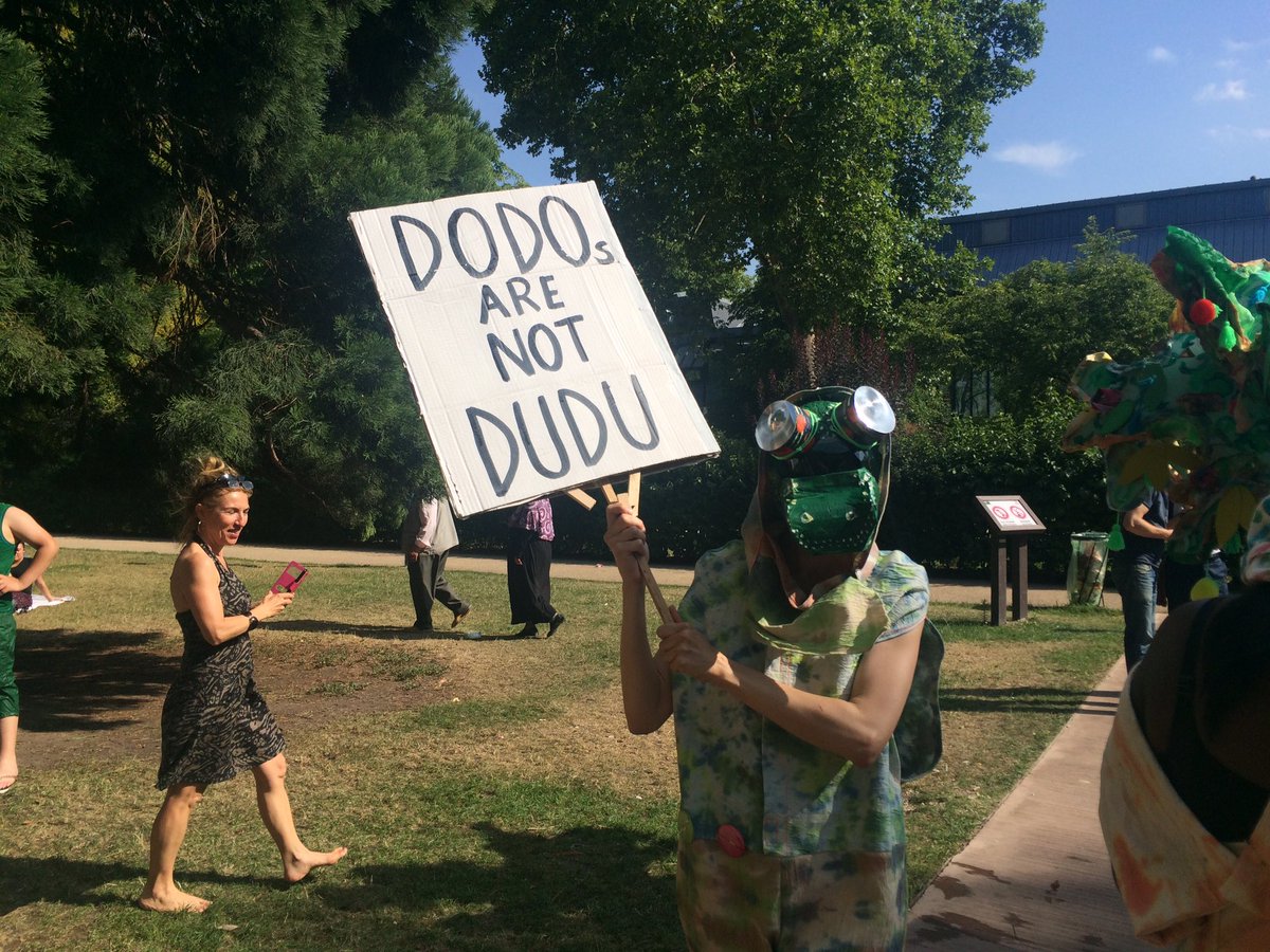 #dodoarenotdudu #gastricfrog #partyforanimals #thearkcenterexperiment #gracendiritu #postinternet #laboratoiresdaubervilliers