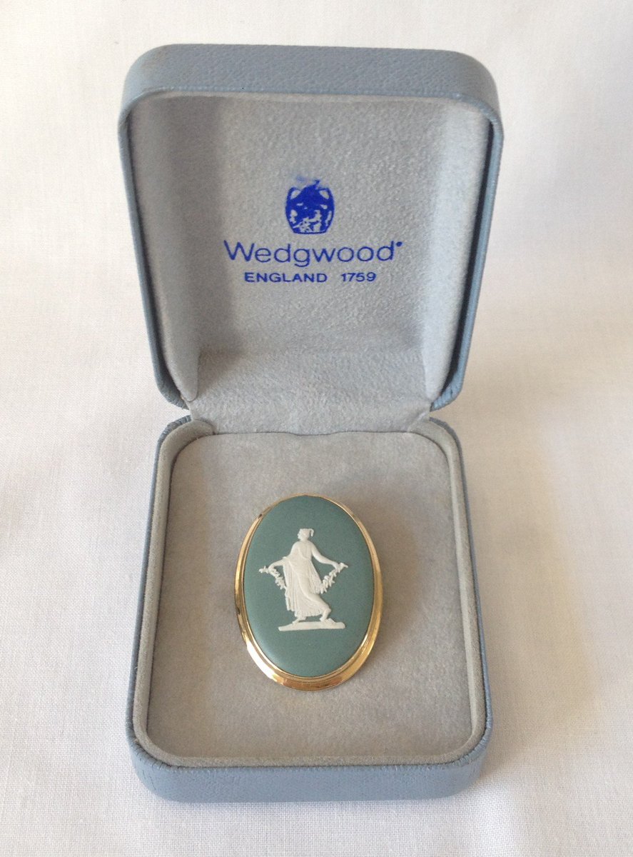 nivagcollects's tweet image. #dancinghours #jasperware #brooch by #wedgwood in the hard to find spruce green nivagcollectables.co.uk/p/5989 #jewellery