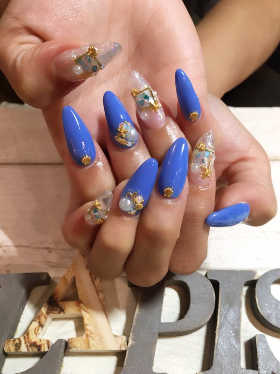 かとみか 加藤美佳 New Nail Lapis Footとhandをお揃いに Blueとclearをベースにsummernail ストーンの配置は全てゆうこさんお任せでお願いしてます いつもありがとうございます T Co 4svxmi0nwz Twitter