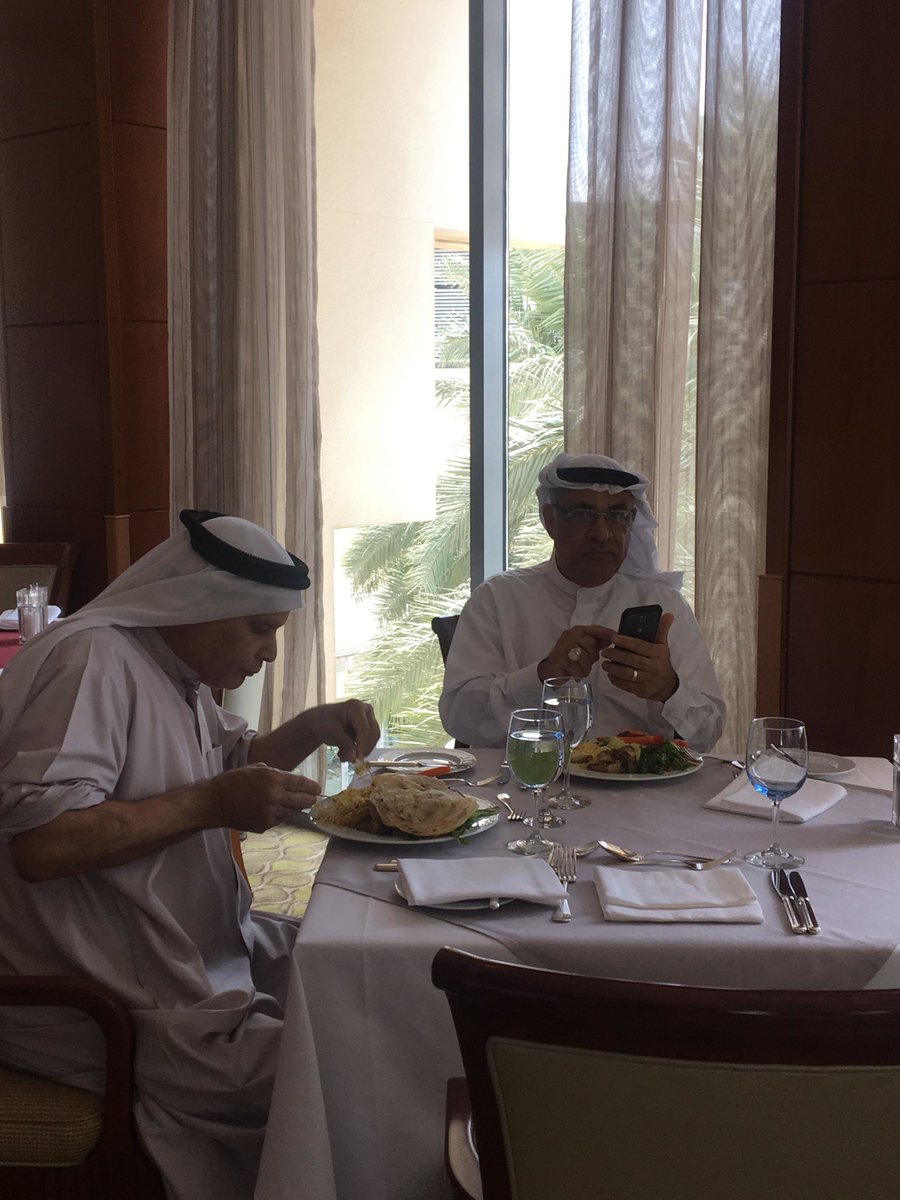 SheratonBahrain's tweet photo. شيراتون البحرين يستضيف سائقي سيارات الأجرة في  بوفيه غداء اليوم تكريماً لهم على خدمتهم المتواصلة طوال هذه السنين.
#شيراتون #خدمة_المجتمع https://t.co/ucJYDR5Htn
