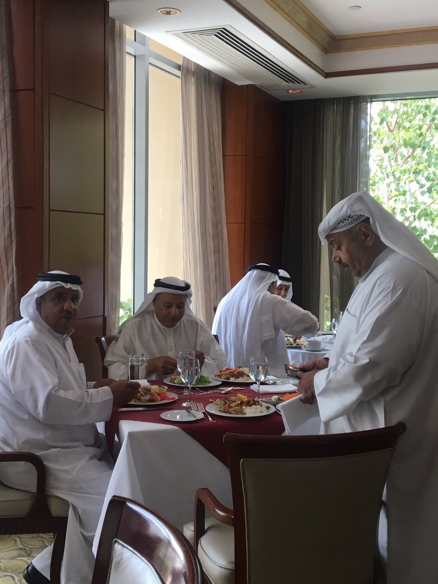 SheratonBahrain's tweet photo. شيراتون البحرين يستضيف سائقي سيارات الأجرة في  بوفيه غداء اليوم تكريماً لهم على خدمتهم المتواصلة طوال هذه السنين.
#شيراتون #خدمة_المجتمع https://t.co/ucJYDR5Htn