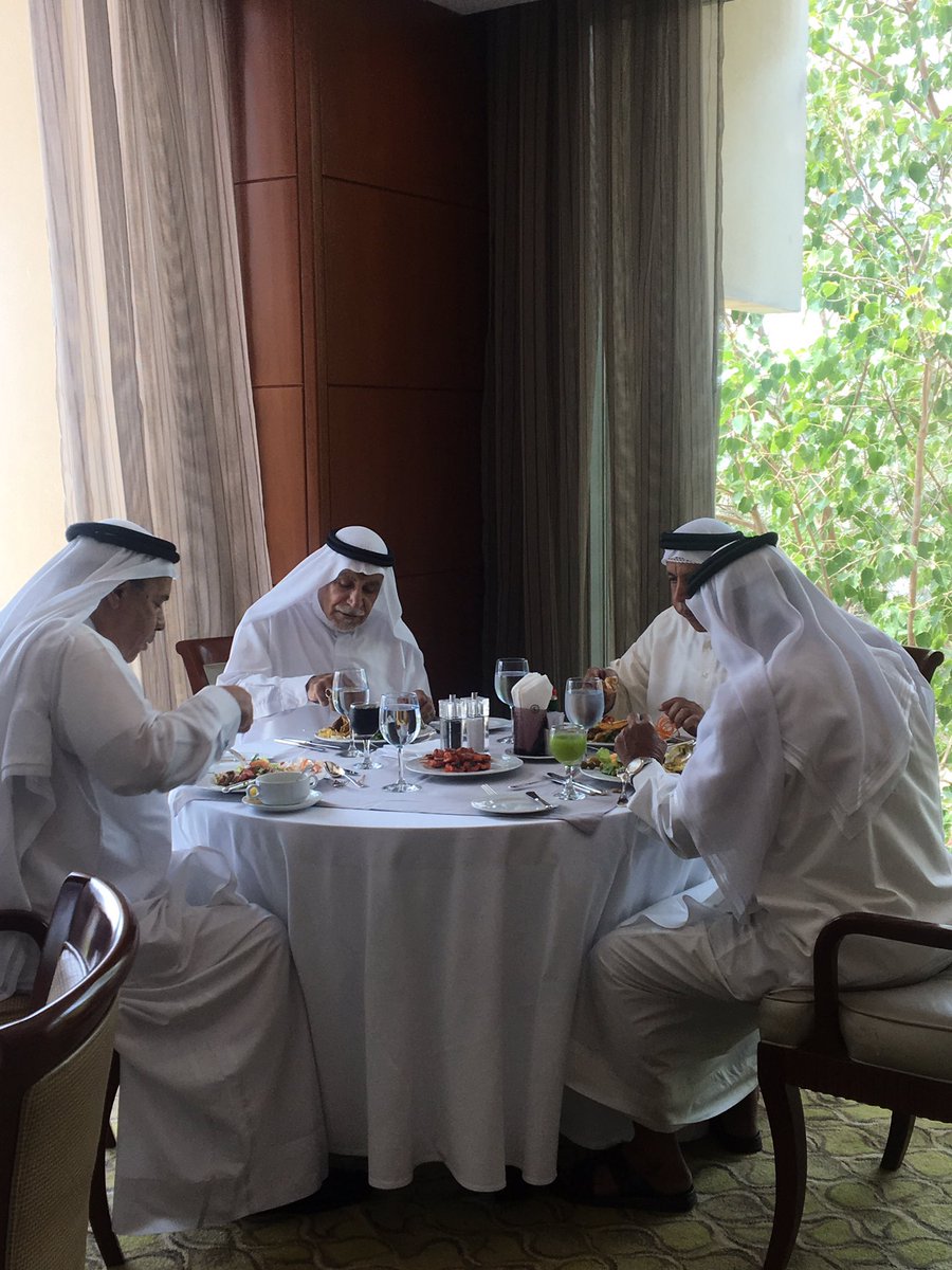 SheratonBahrain's tweet photo. شيراتون البحرين يستضيف سائقي سيارات الأجرة في  بوفيه غداء اليوم تكريماً لهم على خدمتهم المتواصلة طوال هذه السنين.
#شيراتون #خدمة_المجتمع https://t.co/ucJYDR5Htn