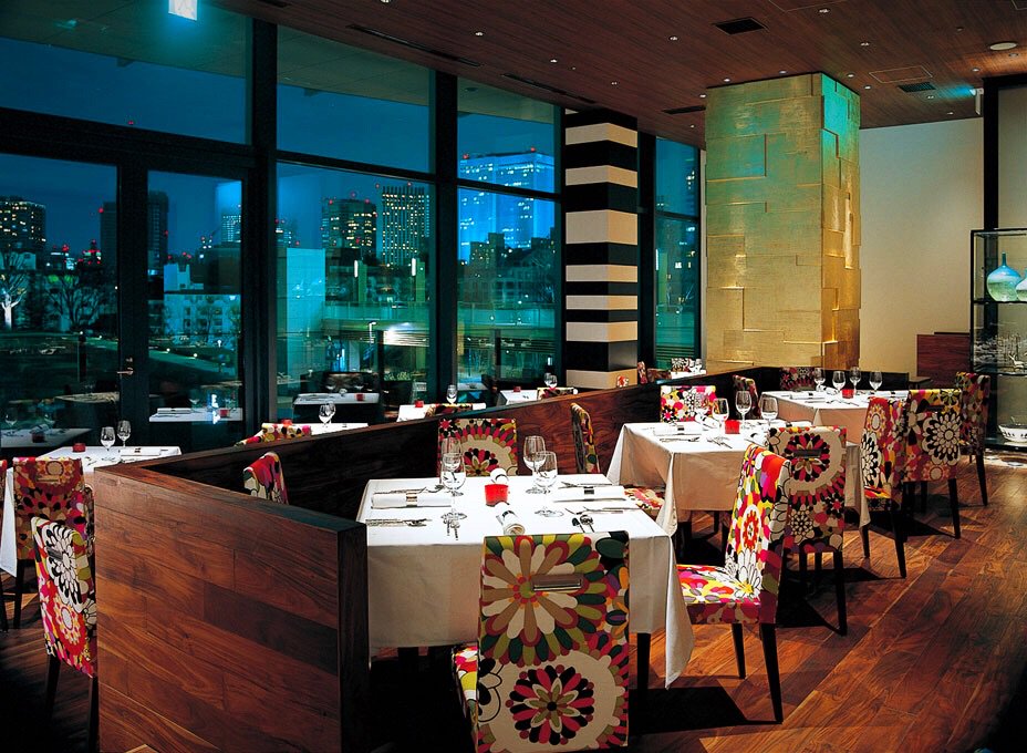 柊ユウ 六本木 ニルヴァーナニューヨーク デートにおすすめなインド料理屋 ミッドタウンにあり 春はテラス 席で桜を見ながら 冬は窓際の席からイルミネーションを見ながらと 季節を感じながら料理を楽しめる ここでご飯を食べ ミッドタウンガーデン