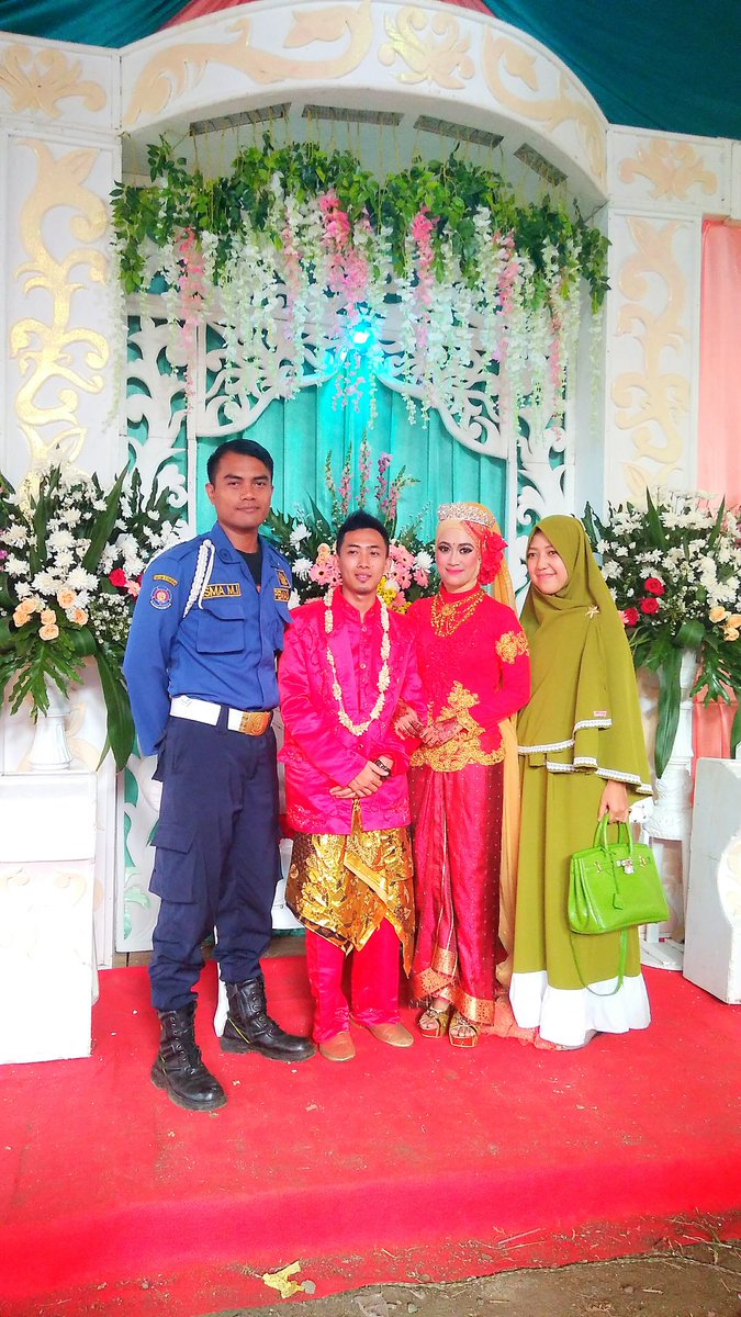 Semoga nanti kelak kami jadi yg mengundang &amp; tidak menjadi saling mengundang #mabokkondangan