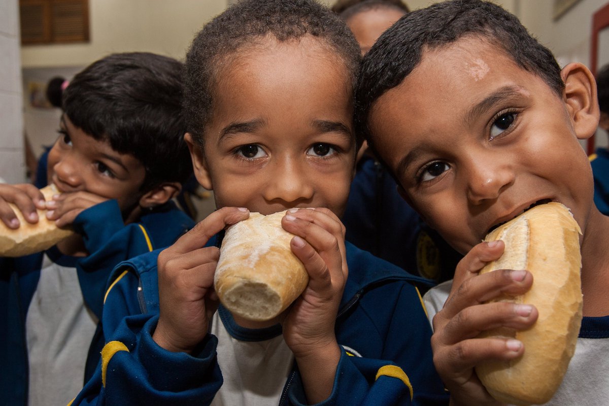 RotaryBrasil's tweet photo. Veja 10 maneiras de fazer a diferença em 2017-18: https://t.co/RQq3Xg2h2S #ORotaryFazADiferença #Rotary18 #SomosRotary #TRF100 @EndPolioNow https://t.co/UV4Mm1XXog