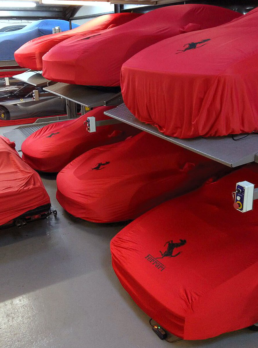 Oscar_SanchezUK's tweet image. Waking up on a sunny day like today, and having to decide which #Ferrari to wake up for a ride.. 🤔
#GarageGoals #SmartParkingSolutions