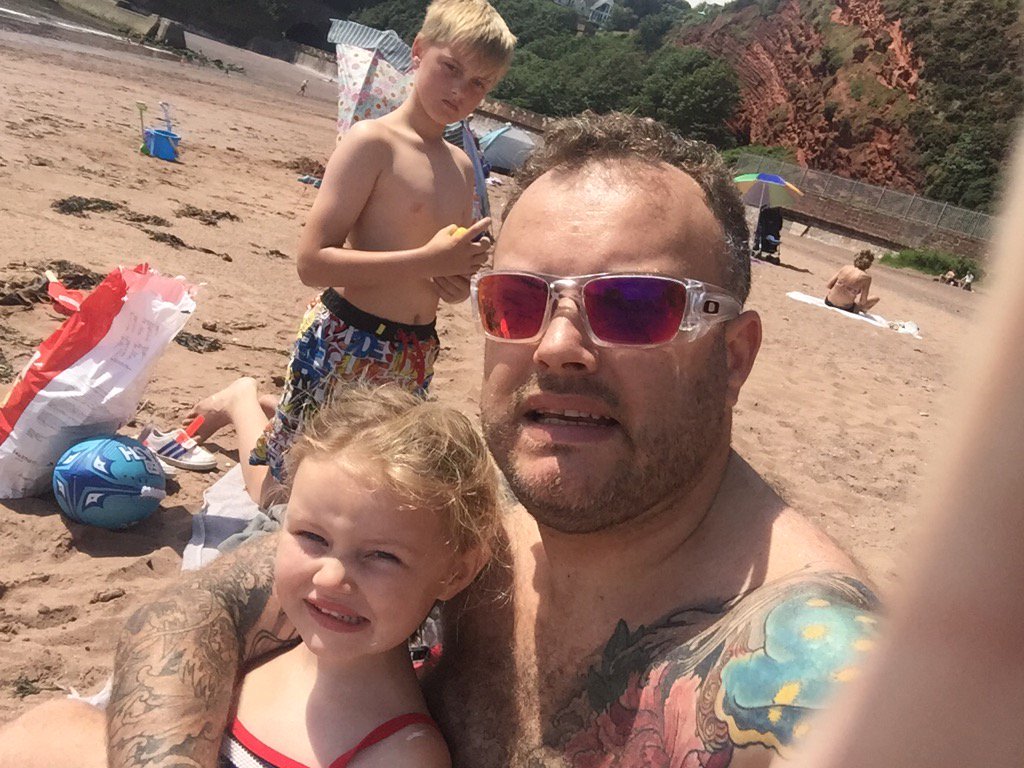 hogbis's tweet image. Time at the beach