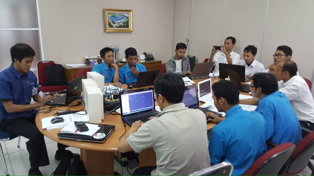 JavaAutomation's tweet image. CEO Javatech Anggi Purwanto was giving courses about PLC in PT Indopoly, West Java Indonesia #automation #javatech #plc #startups #tech #IT