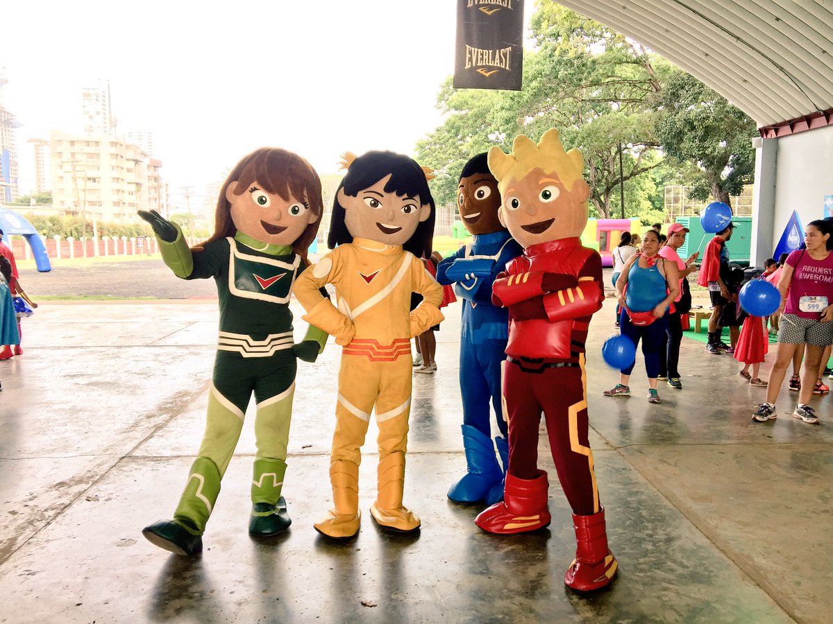 Listos para empezar la 2da caminata de princesas y superhéroes 👦🏼👧🏽👧🏻👦🏾💥